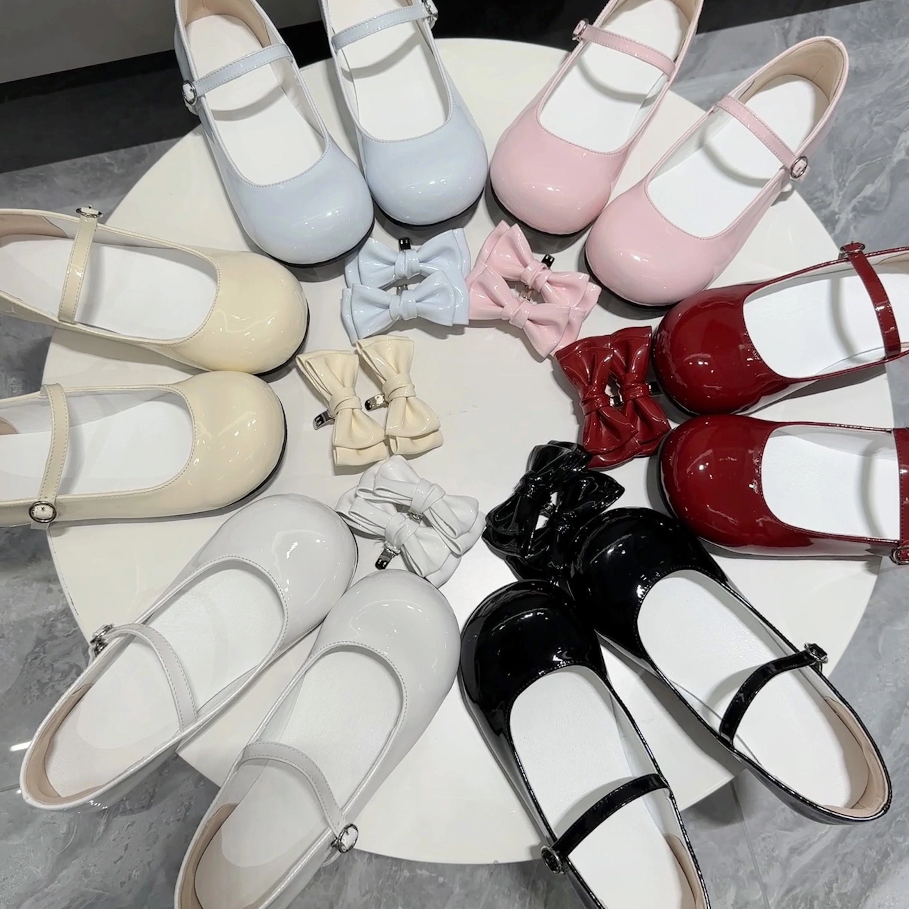 Round Toe Shoes with Removable Bow