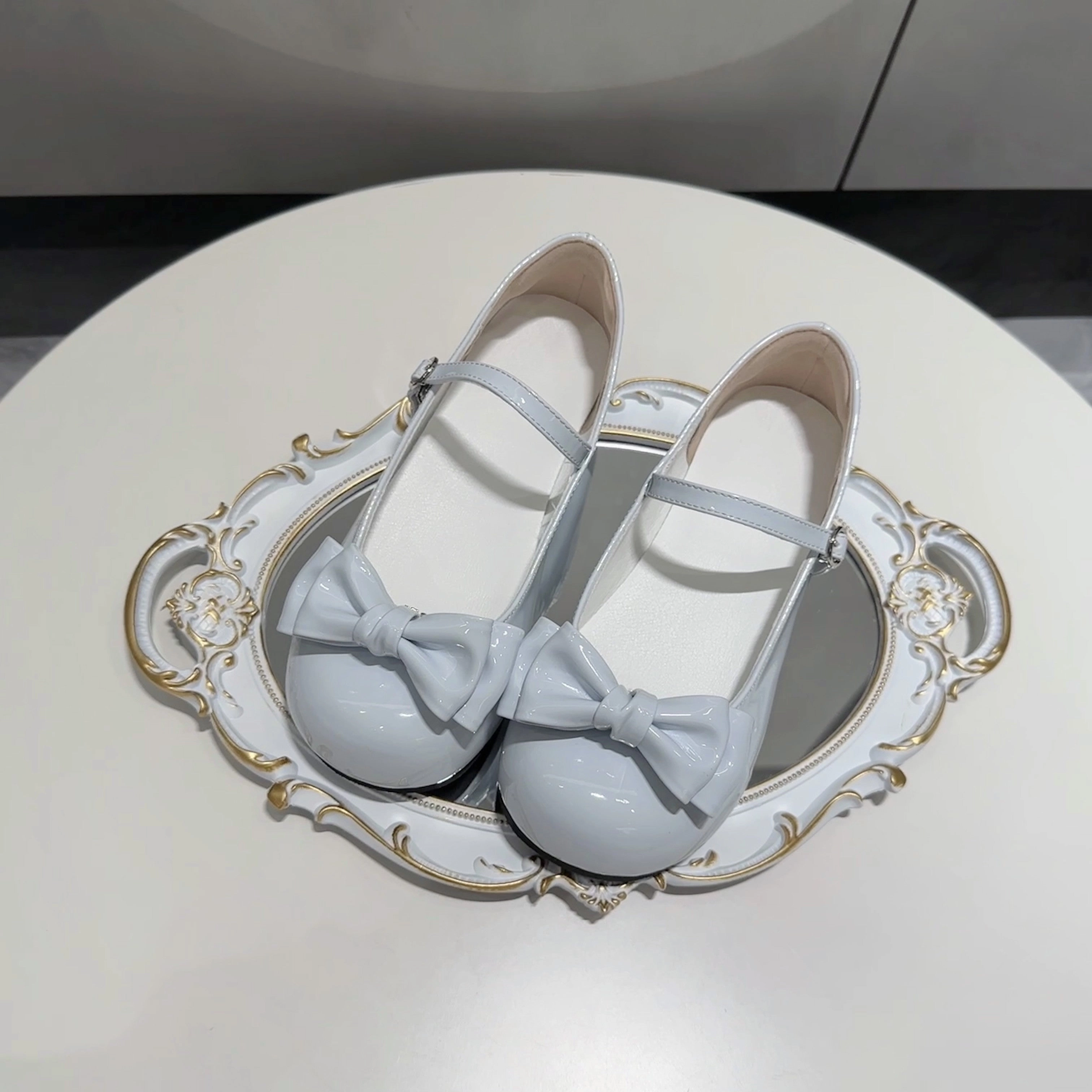 Round Toe Shoes with Removable Bow