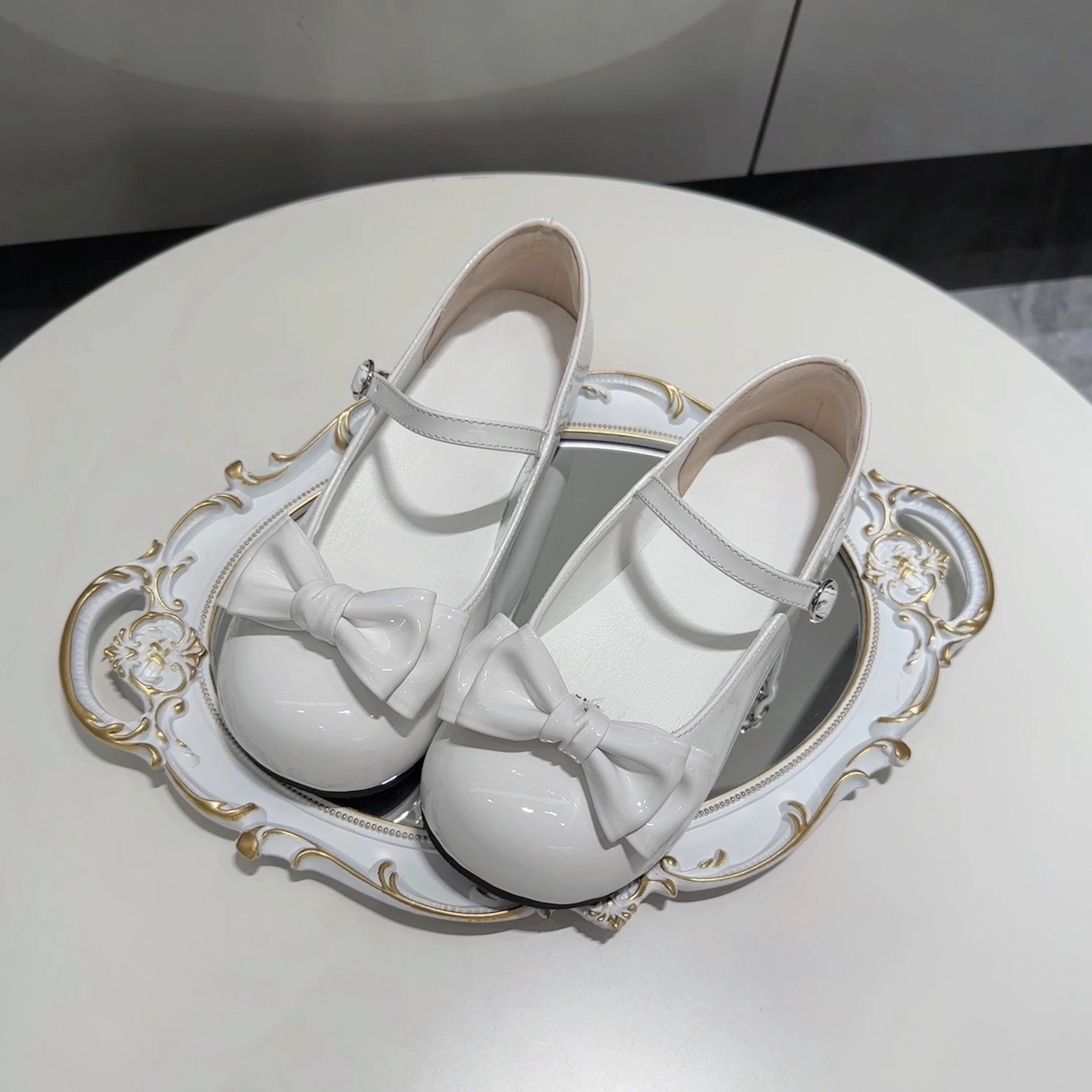 Round Toe Shoes with Removable Bow