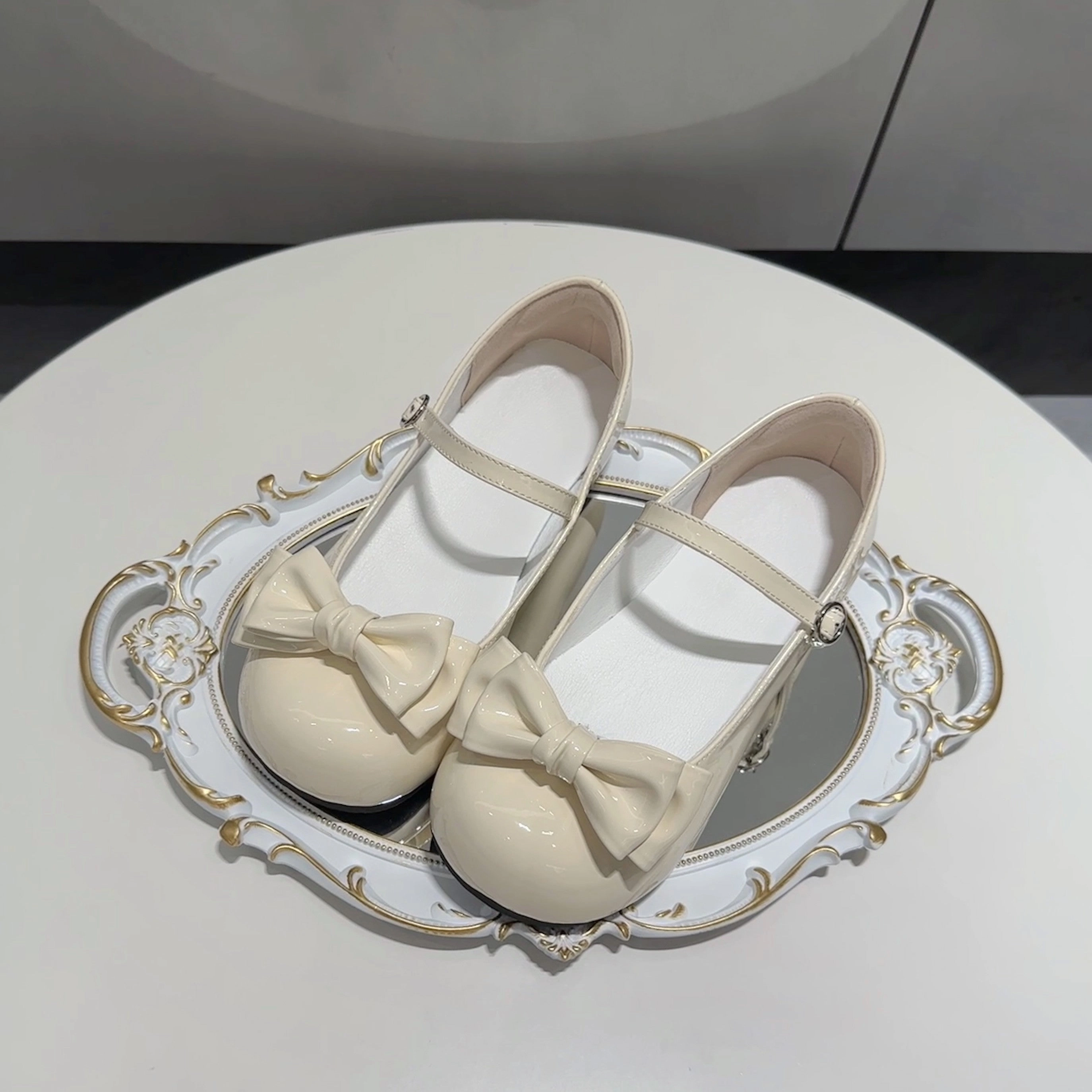 Round Toe Shoes with Removable Bow