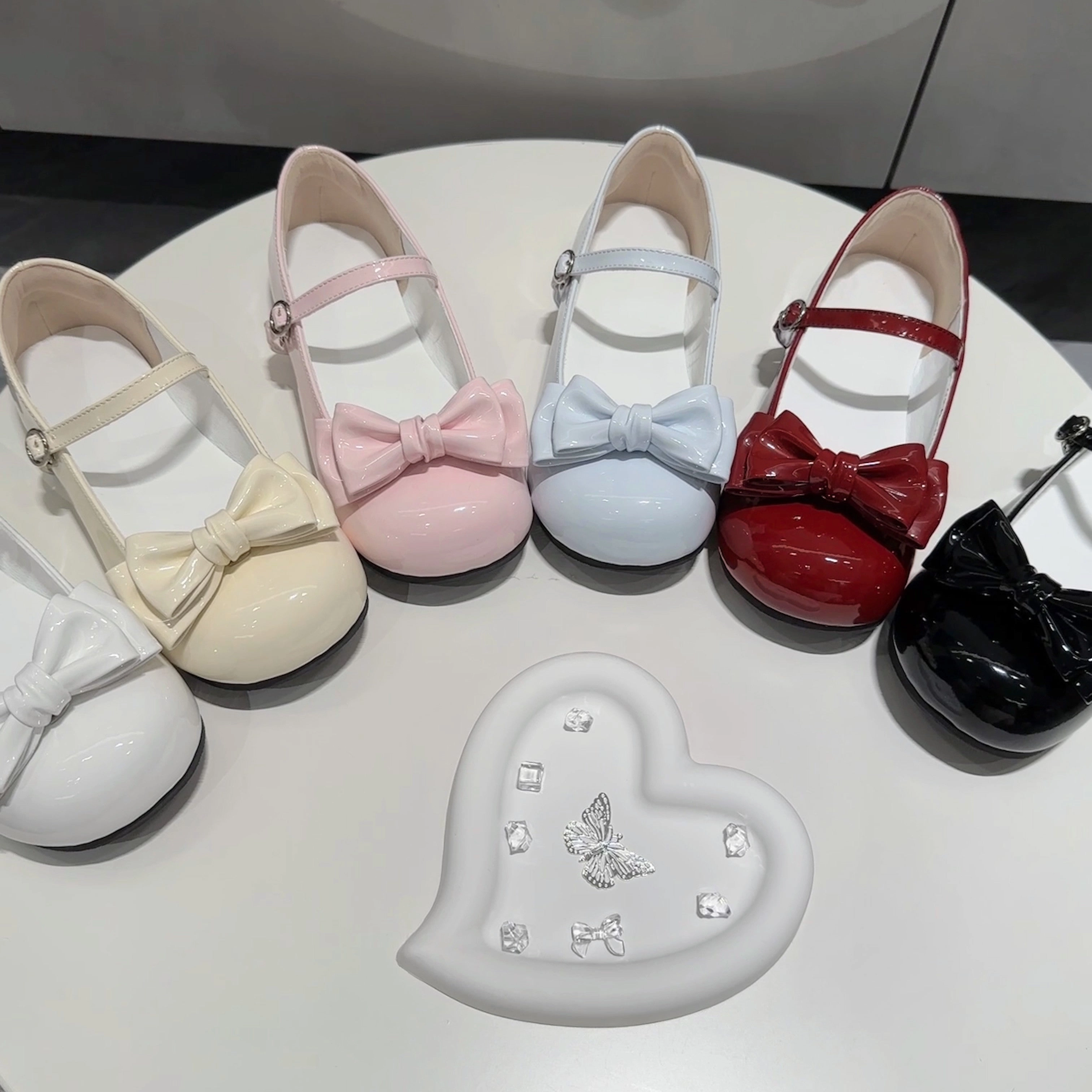 Round Toe Shoes with Removable Bow