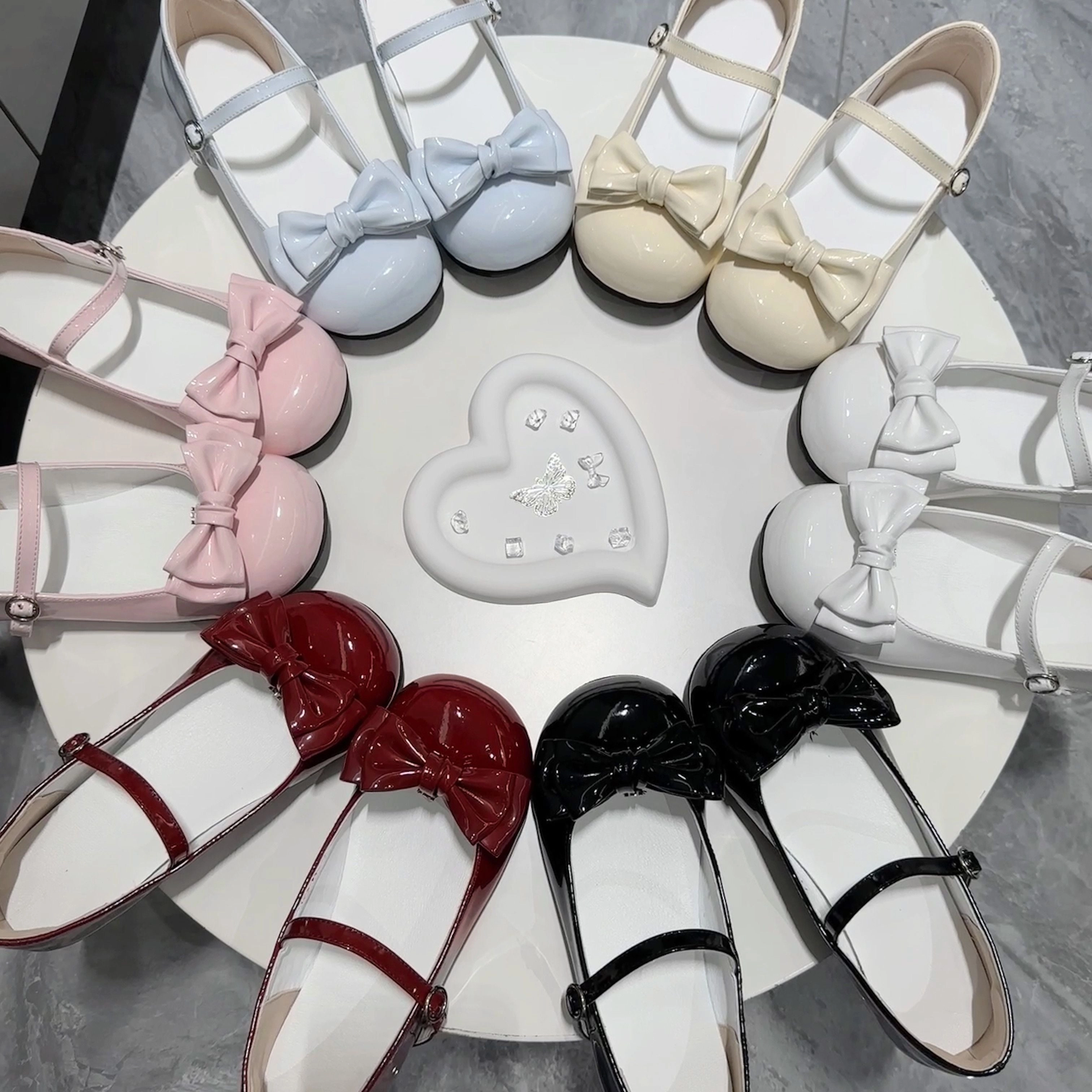 Round Toe Shoes with Removable Bow