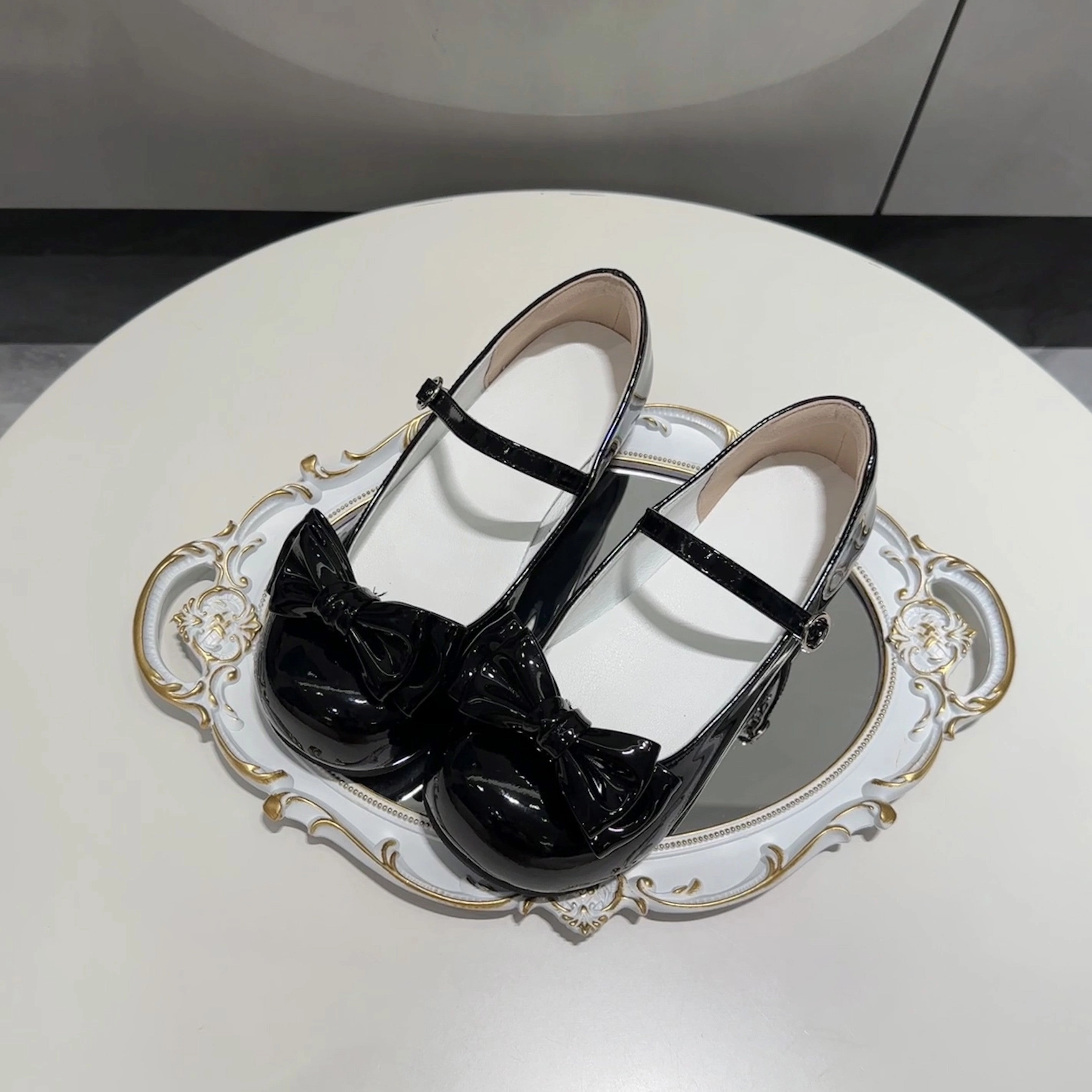 Round Toe Shoes with Removable Bow