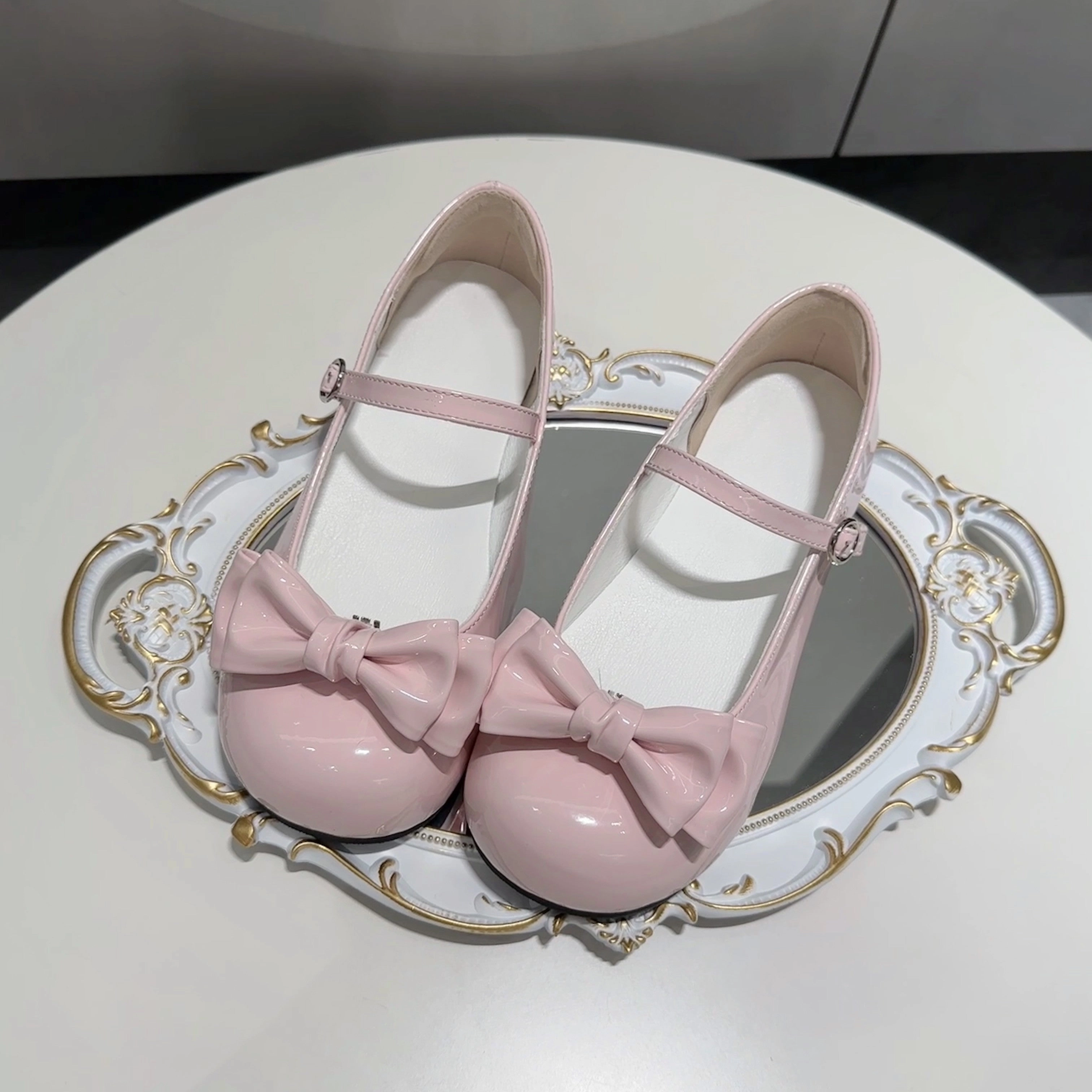 Round Toe Shoes with Removable Bow
