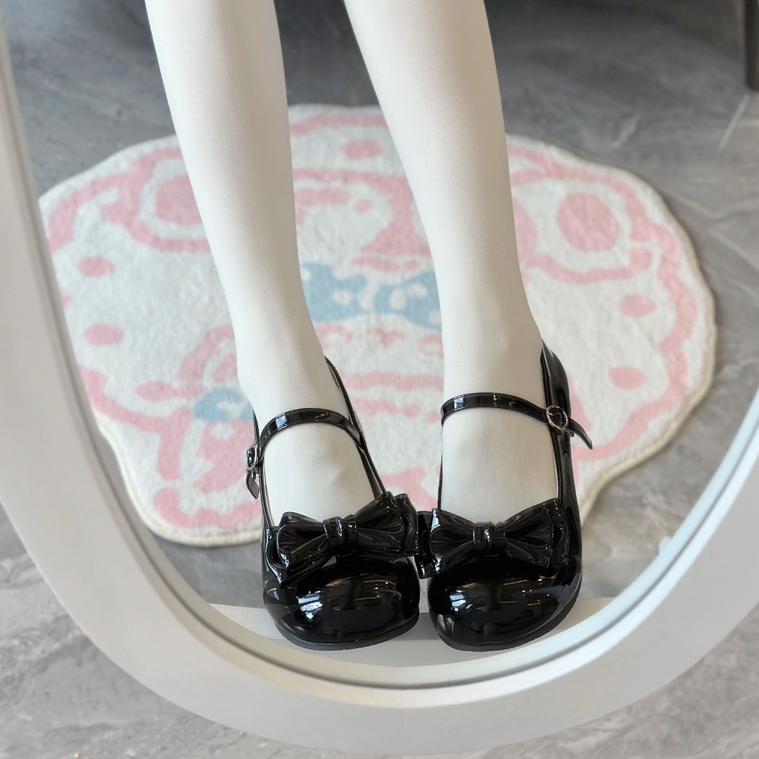 Round Toe Shoes with Removable Bow