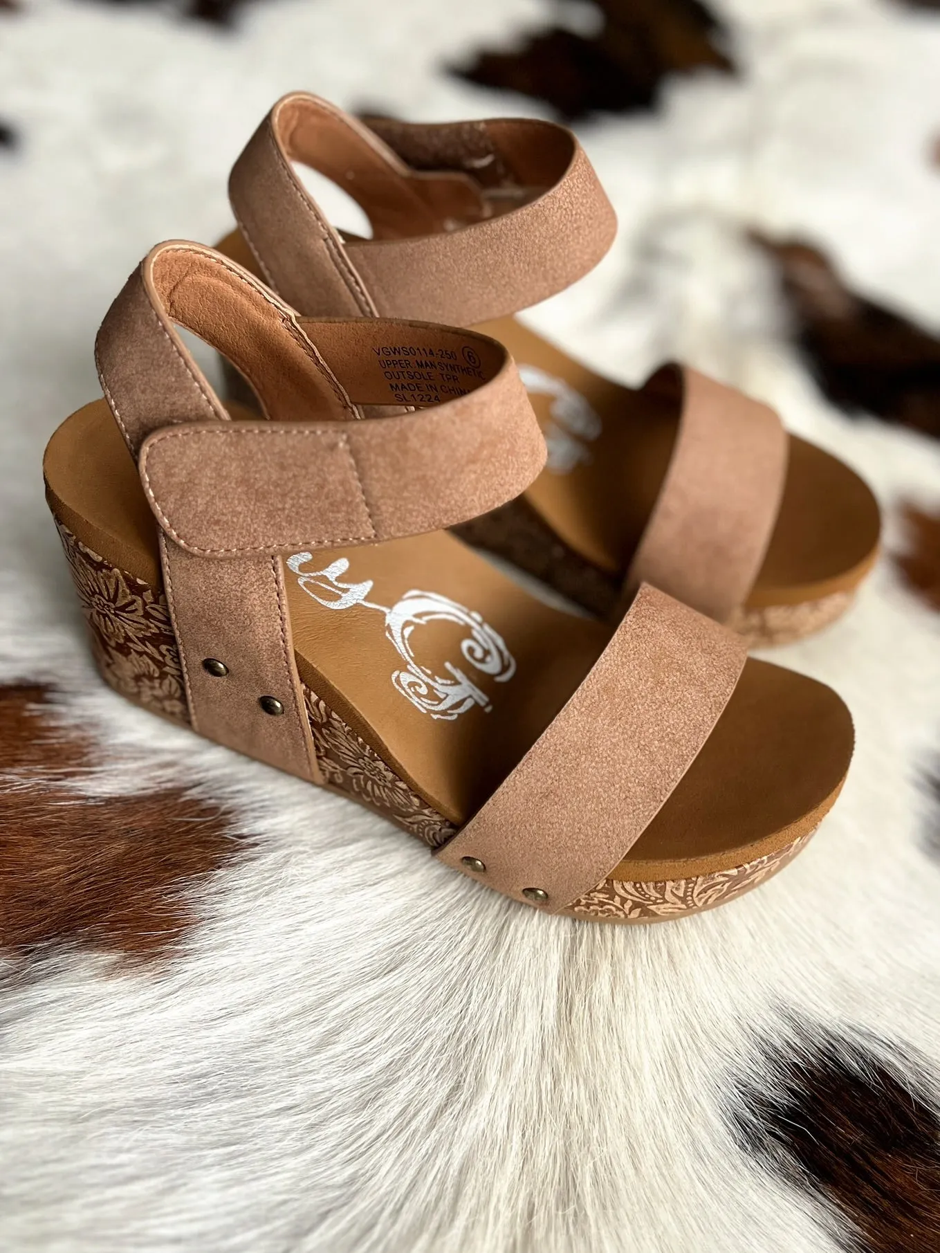 Very G Rich Light Tan Flower Wedge