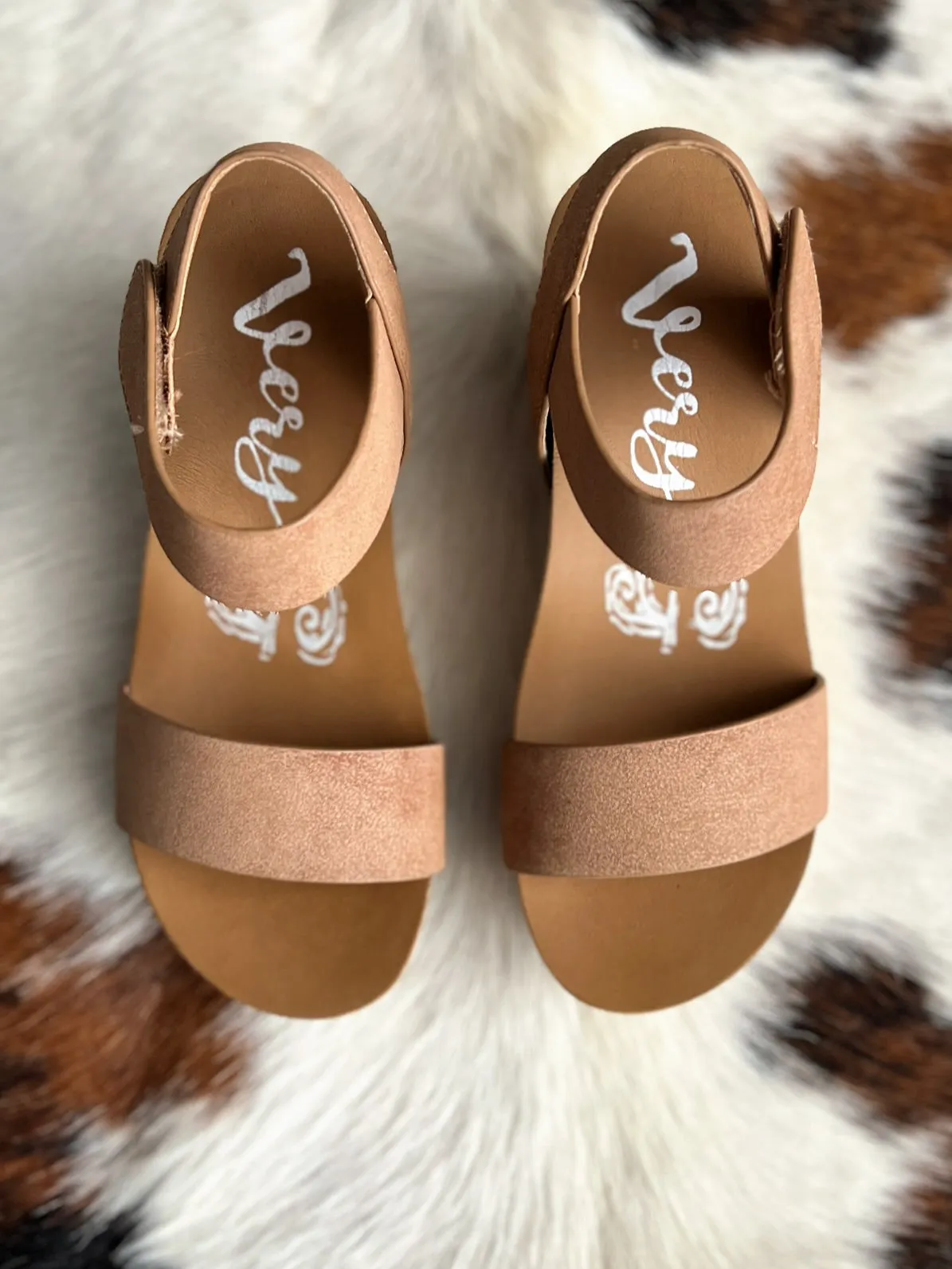 Very G Rich Light Tan Flower Wedge