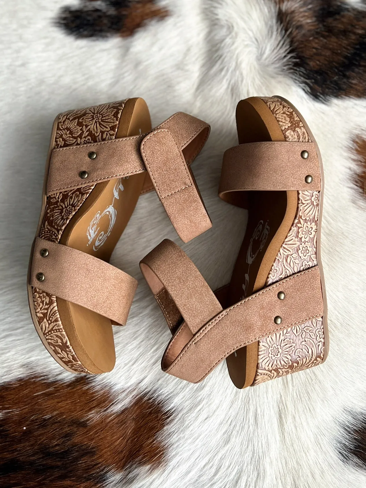 Very G Rich Light Tan Flower Wedge