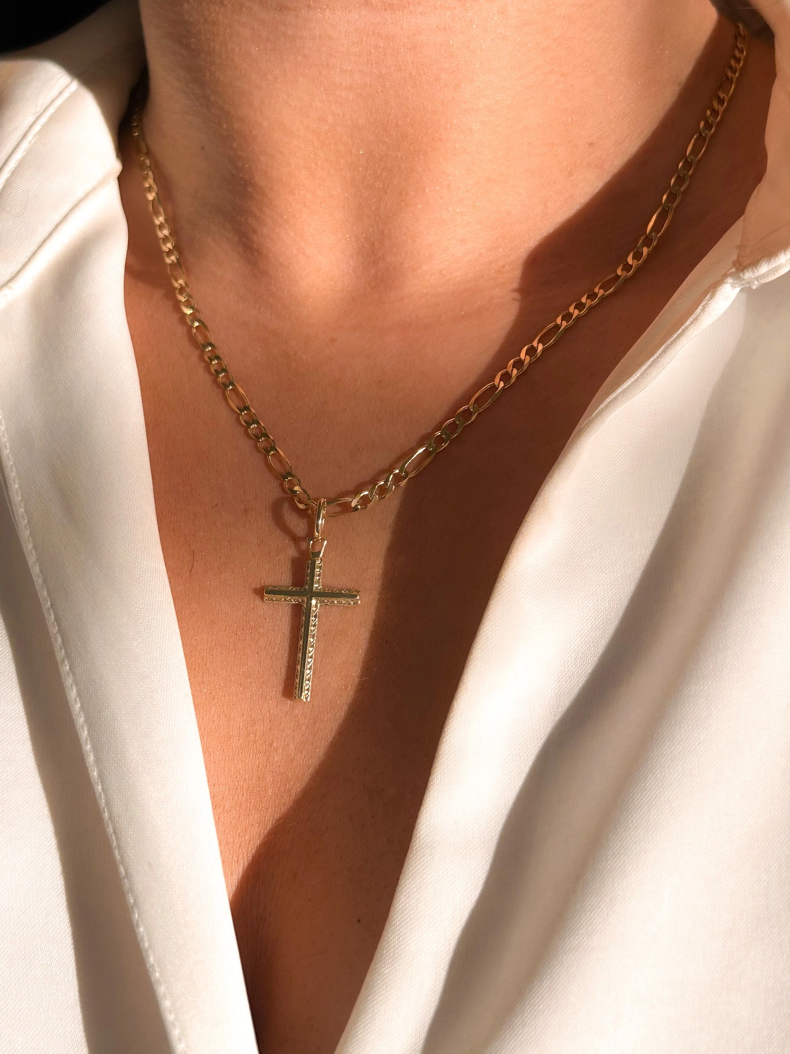 Vintage 9ct Yellow Gold Detailed Cross Pendant