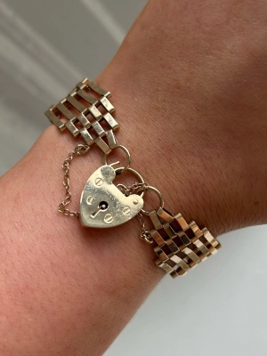 Vintage 9ct Yellow Gold Gate Link Heart Lock Bracelet