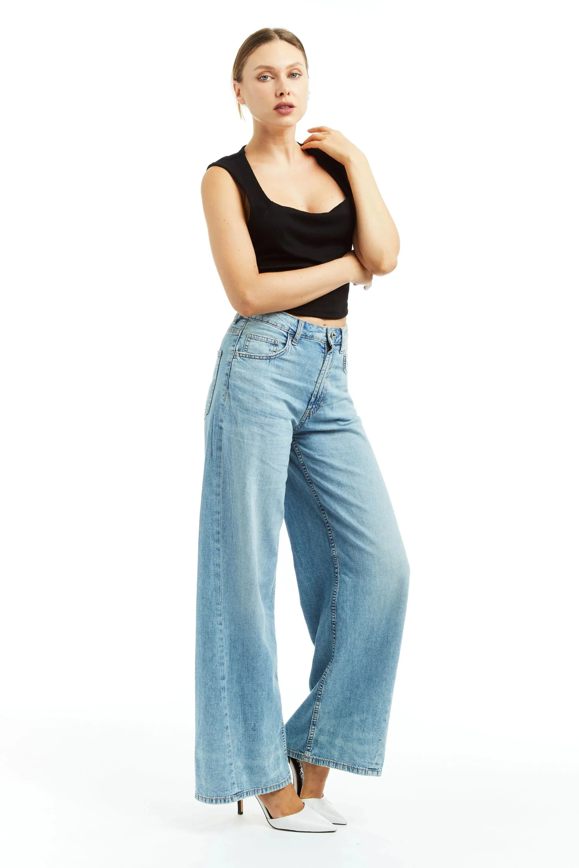 Wide Leg Curved Outseam - Medium Light Wash