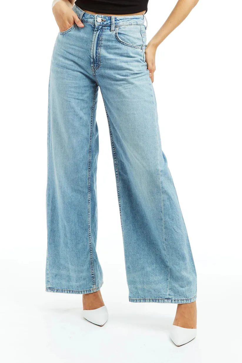 Wide Leg Curved Outseam - Medium Light Wash