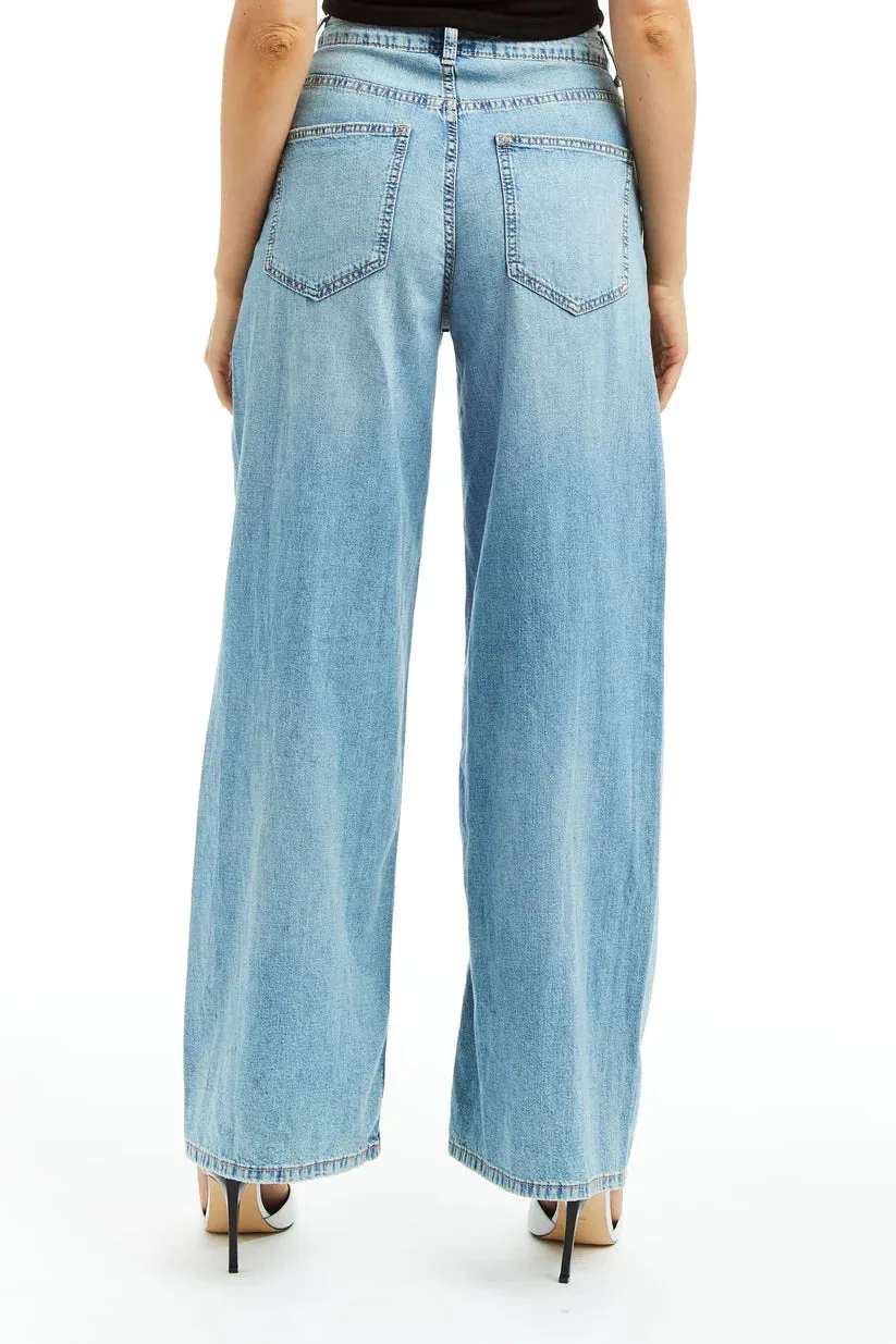 Wide Leg Curved Outseam - Medium Light Wash